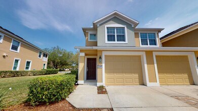 Building Photo - Spacious 2 bedroom plus den, 2 bathroom co...