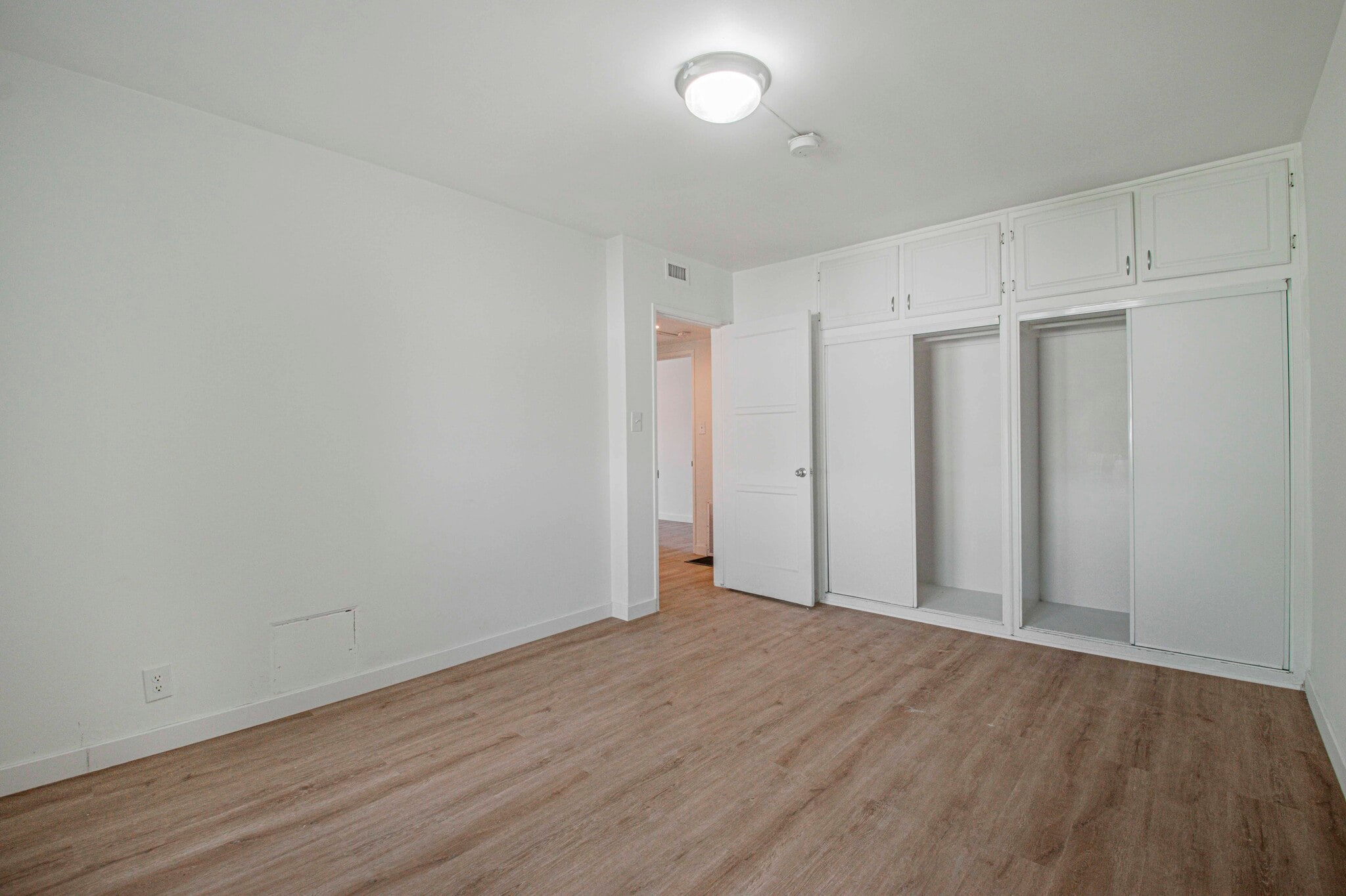 Building Photo - 8808 Belford Ave