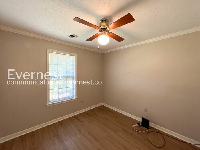Building Photo - 75 Cottonwood Dr
