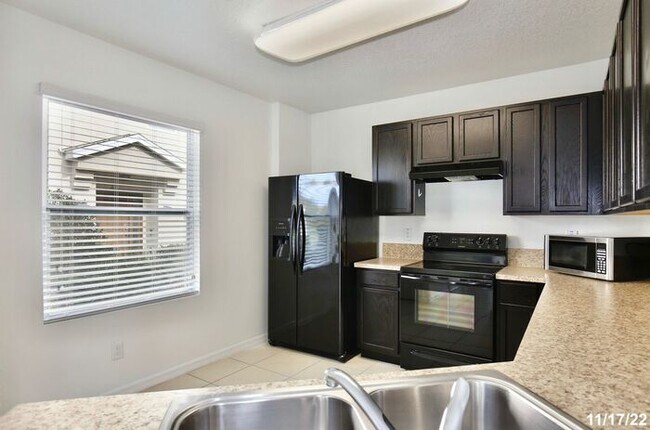 Building Photo - Spacious 3/2.5 Townhome with a 2 Car Garage and a Beautiful Pond View in Westwood Condos - Orlando!