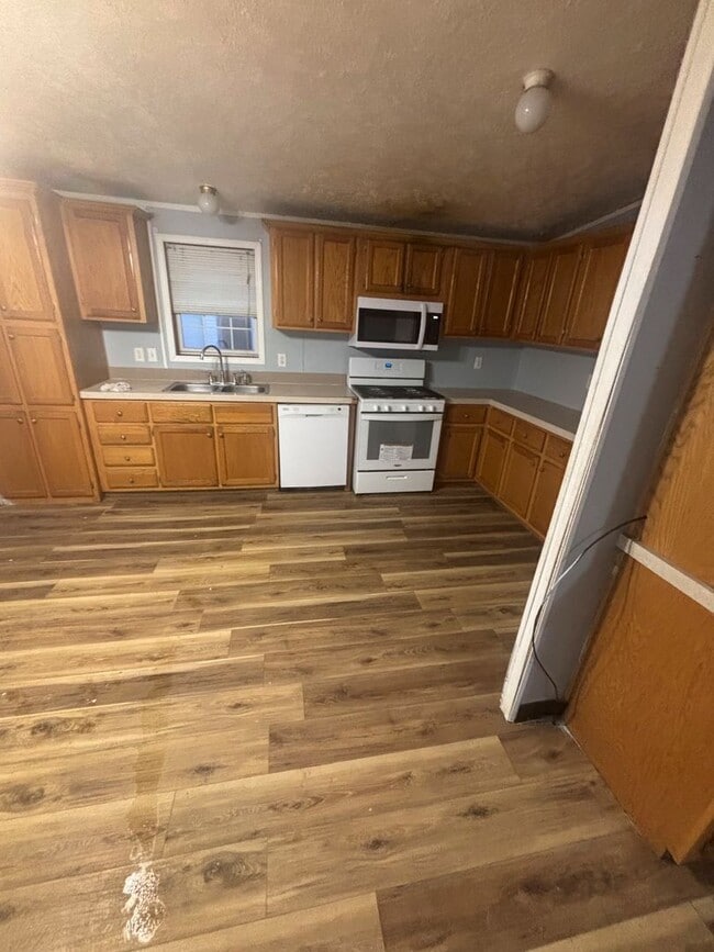 Building Photo - The perfect 3 bedroom 2 bathroom Home