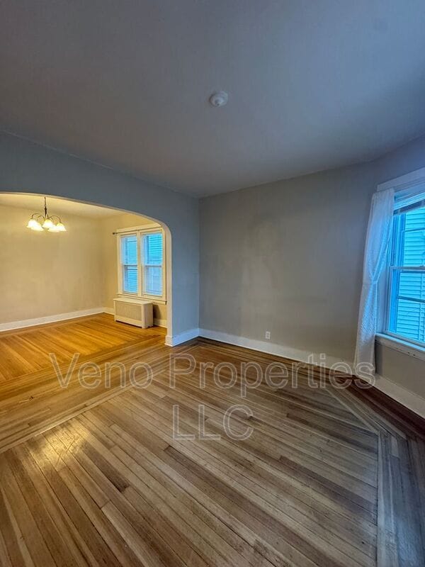 Building Photo - 305 Altamont Ave