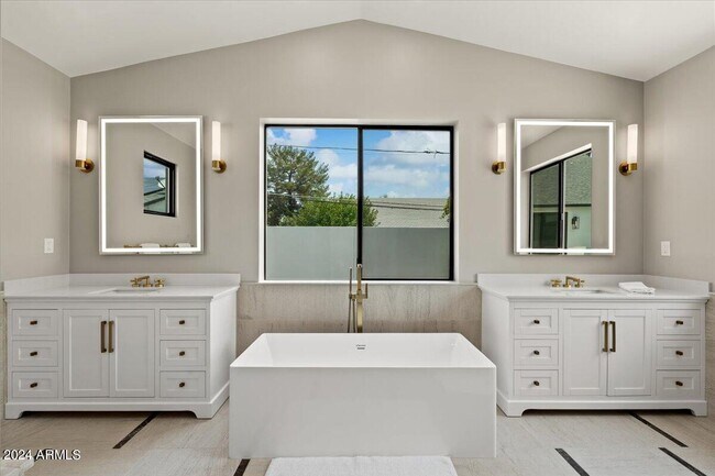 Building Photo - 4137 E Earll Dr