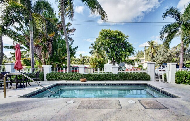 Building Photo - 1020 Casuarina Rd