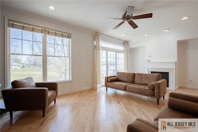 Building Photo - 98 S Shore Dr