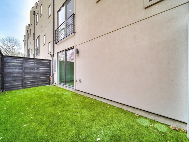 Building Photo - 2916 Hawthorne Ave