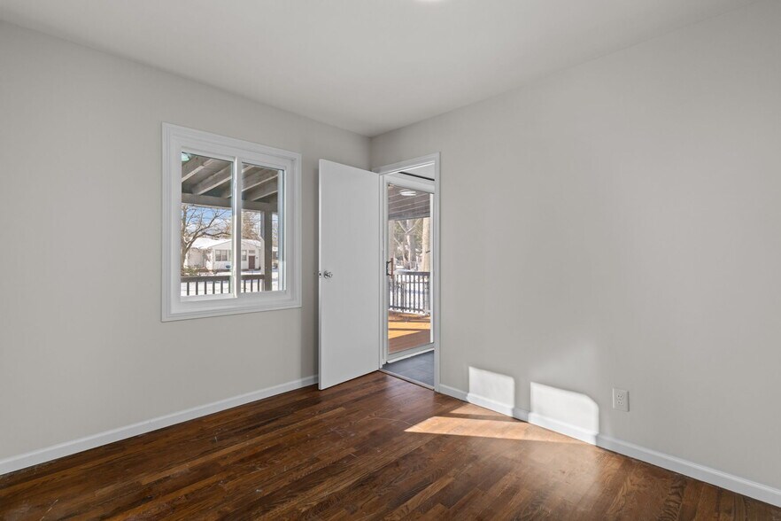 Building Photo - 1655 Fenmore Dr