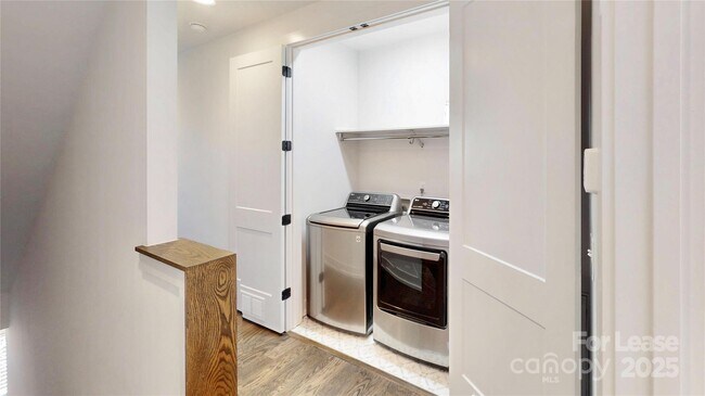 Building Photo - 4019 Plaza Row Ct