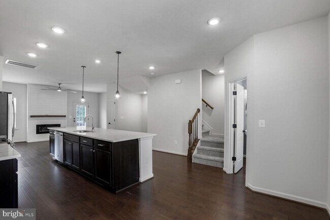 Building Photo - 2437 Drake Ln