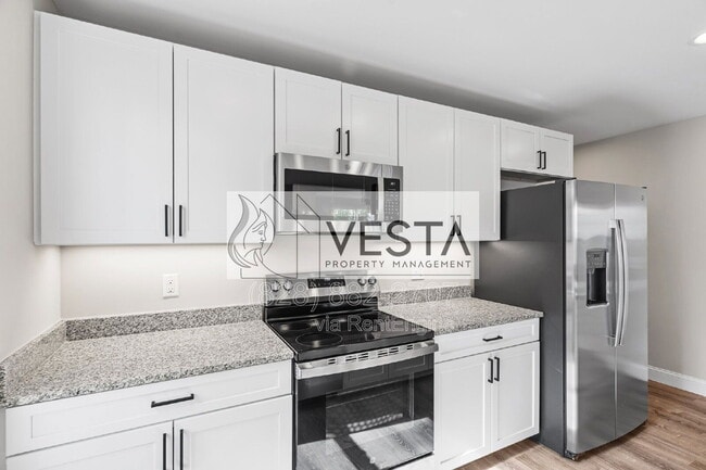 Building Photo - 376 Hague Dr