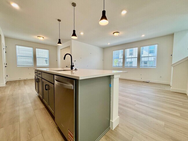Building Photo - Beautiful 2025-Built Home in North Fort Collins!