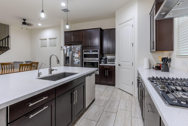 Building Photo - 1064 S Sunset Dr