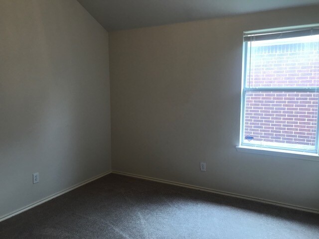 Building Photo - Super Cute 3/2 in Lost Creek Ranch!!