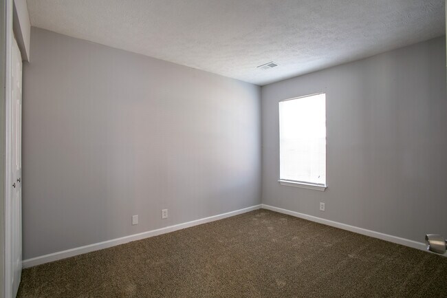 Building Photo - 1139 Alandee St.