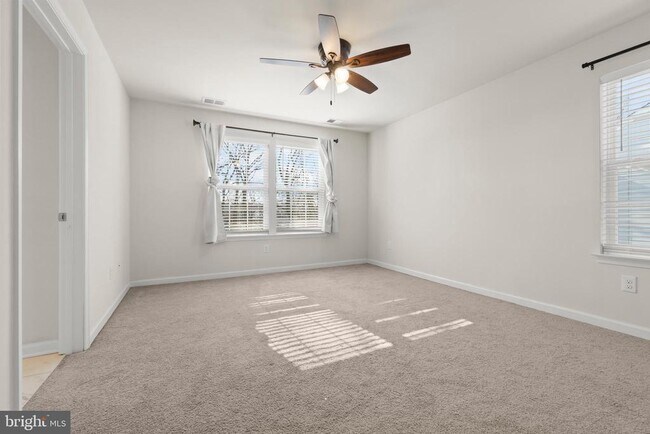 Building Photo - 14 Lilac Cir