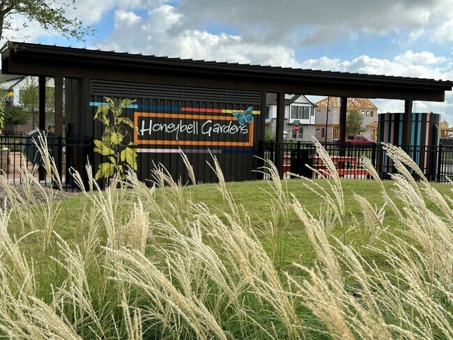 Building Photo - Two story. 4 bedrooms. 3.5 baths. Spacious...