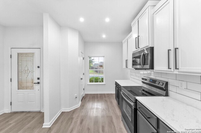 Building Photo - 8030 Bluewater Cove