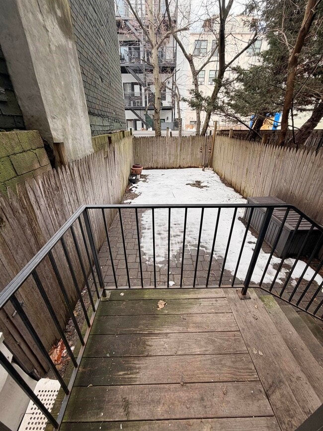 Building Photo - 298 6th St