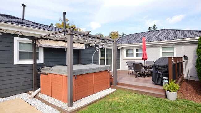 Building Photo - 407 Mors Ave