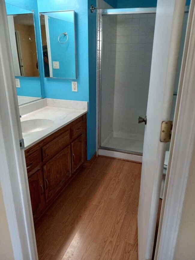Building Photo - Three Bedroom Two Bath near Reed High