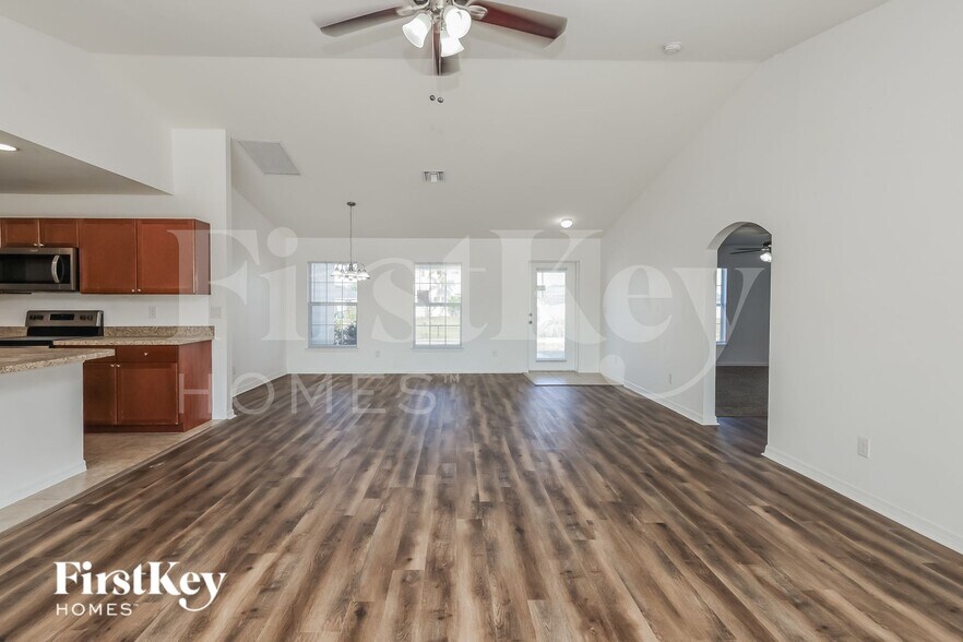 Building Photo - 2423 NW 19th Pl