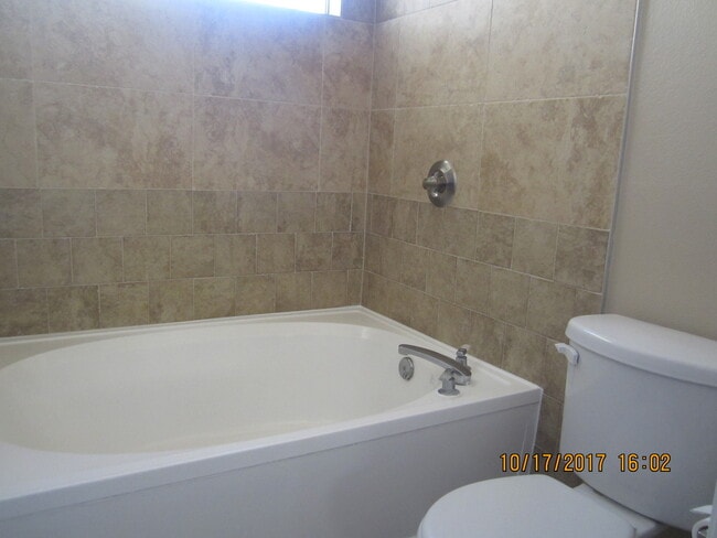 Building Photo - CANYON CREST GORGEOUS SINGLE STORY