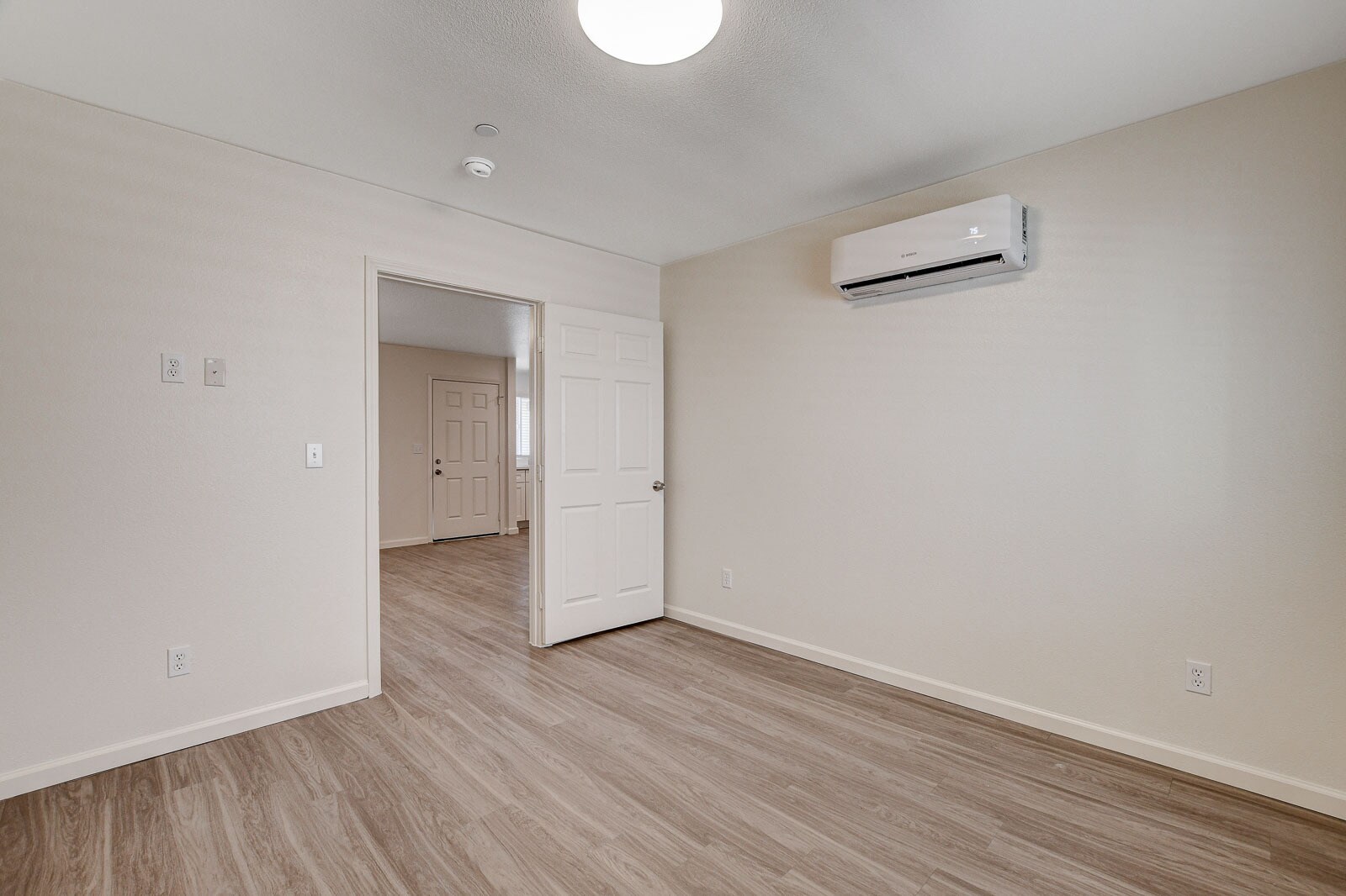 Building Photo - 405 S 10th St