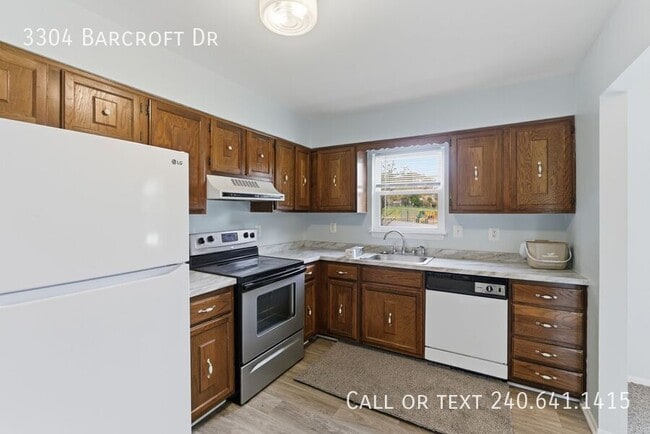 Building Photo - 3304 Barcroft Dr