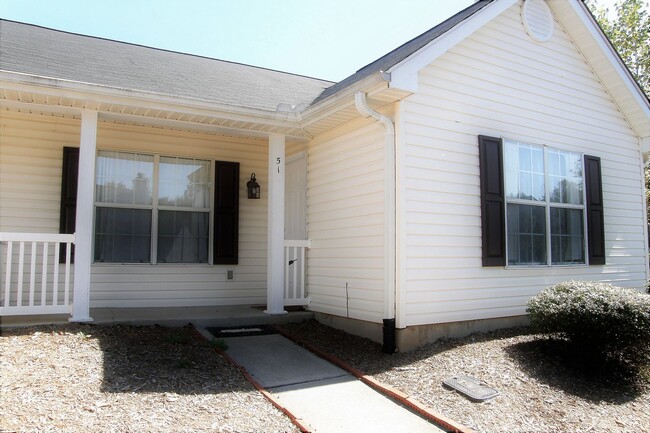 Building Photo - Single Story Living, 2 BR, 2 Baths, Screen...