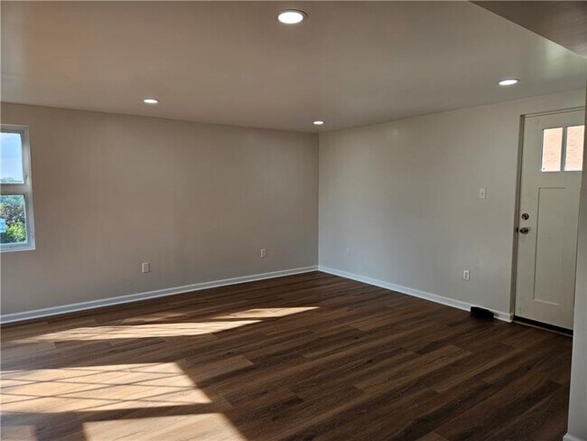 Building Photo - 38 S Rolling Hills Ave
