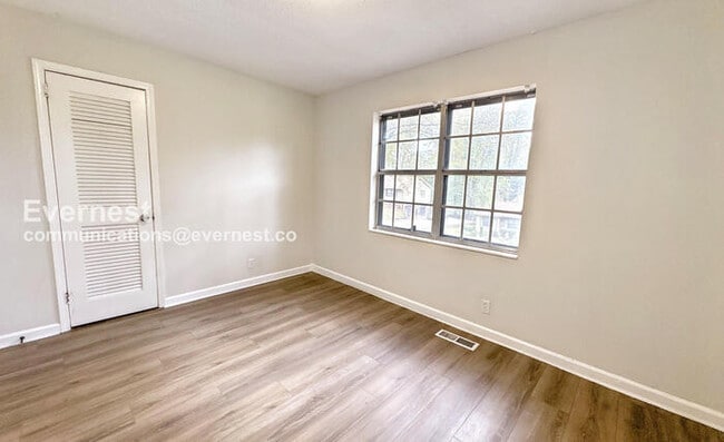 Building Photo - 434 Hillside Rd