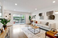 Building Photo - 307 Tradewinds Dr