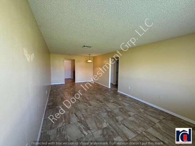 Building Photo - 3/1 Apartment in Deland - Close to Hontoon...