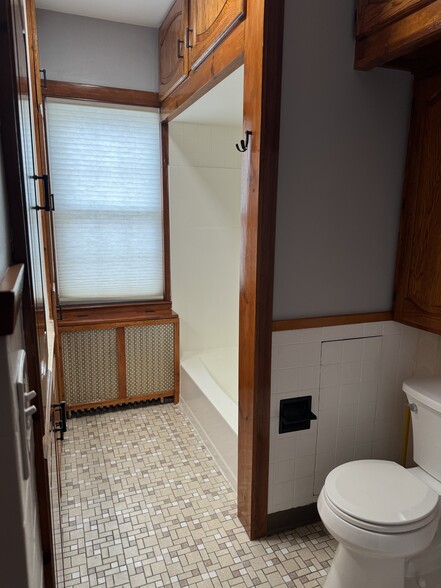 Building Photo - 671 Rimmon St