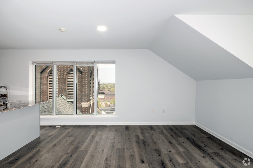 2BR, 1BA - 928SF - Dining Room - City View Apartments