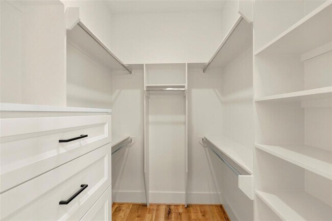 Building Photo - 1038 W 31st St