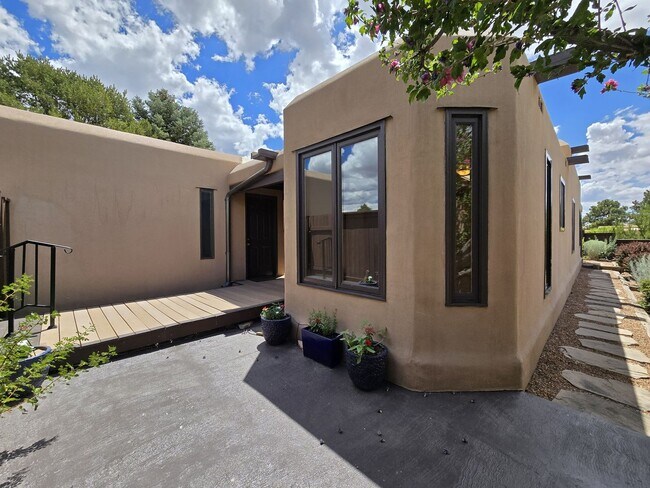 Building Photo - 2874 Plaza Amarilla
