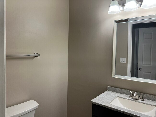 Building Photo - 447 Kilkenny Ct