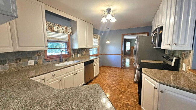 Building Photo - Amazing 4-Bedroom Retreat with 2 Full Baths and 2400 Sq Ft of Space in Minneapolis.