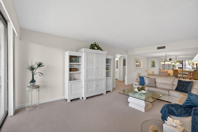 Building Photo - 1300 Jimmy Buffett Mem Hwy