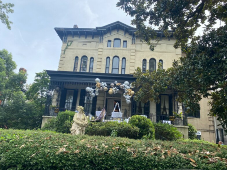Primary Photo - 213 E Hall St