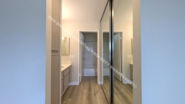 Building Photo - Highly Updated 2-Bedroom Condo in Prime Mi...