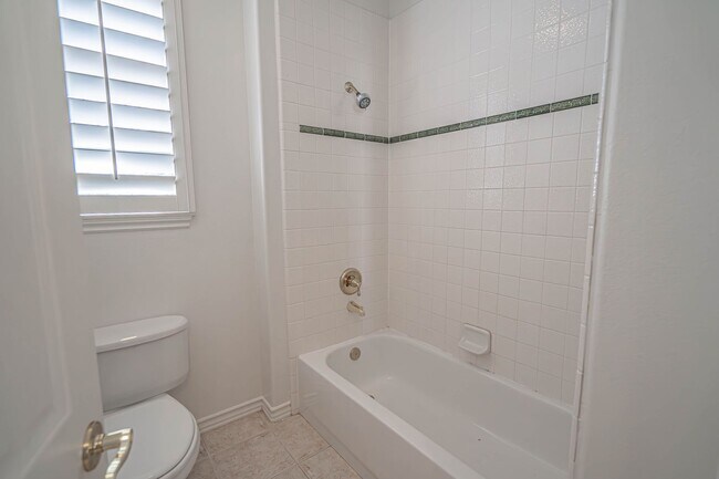 Building Photo - 4 Bedroom Home for Rent on the Lake at Bridgeport!