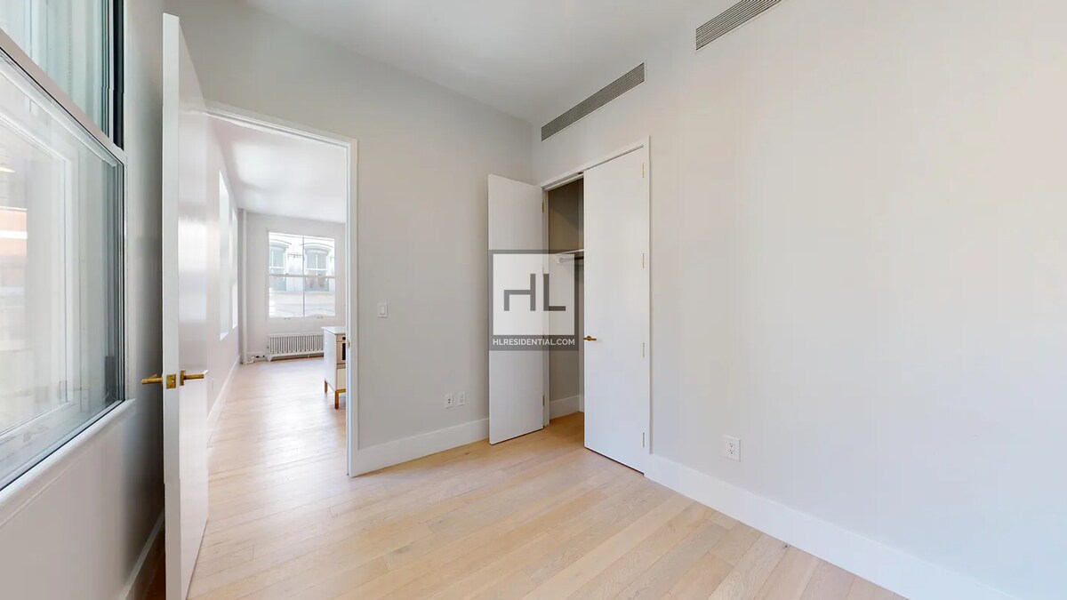 Building Photo - BROOME STREET