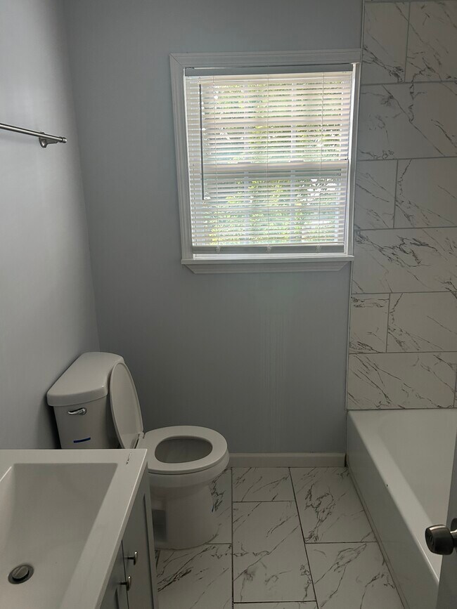 Building Photo - Sharpe 4unit condo
