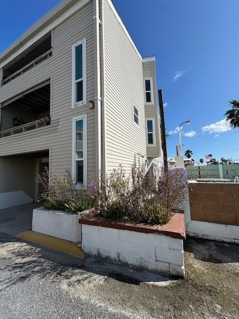 Building Photo - 401 Island Ave