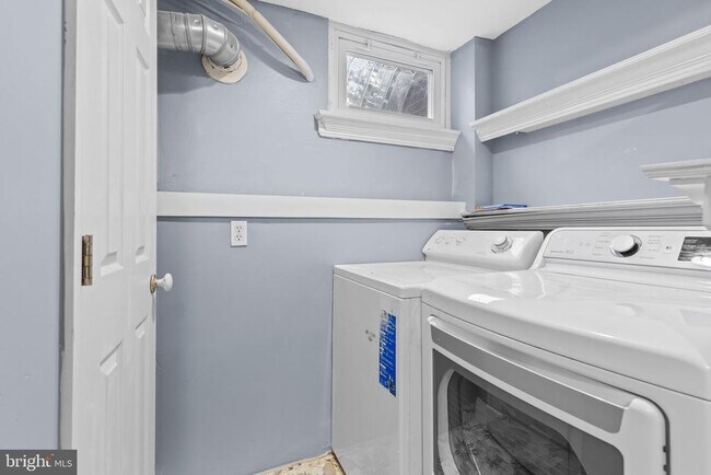 Building Photo - 4 E Franklin Ave