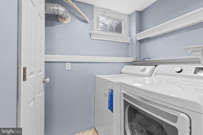 Building Photo - 4 Franklin Ave