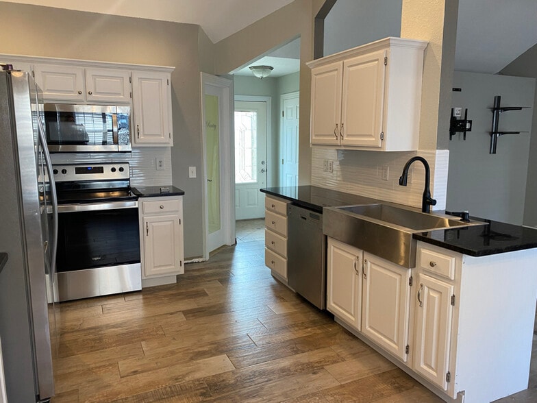 Building Photo - 1825 Mountain Ash Dr