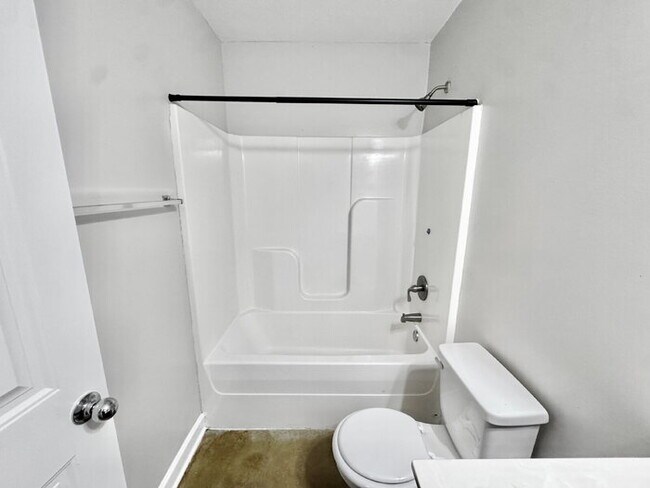 Building Photo - 3915 Jordan View Dr